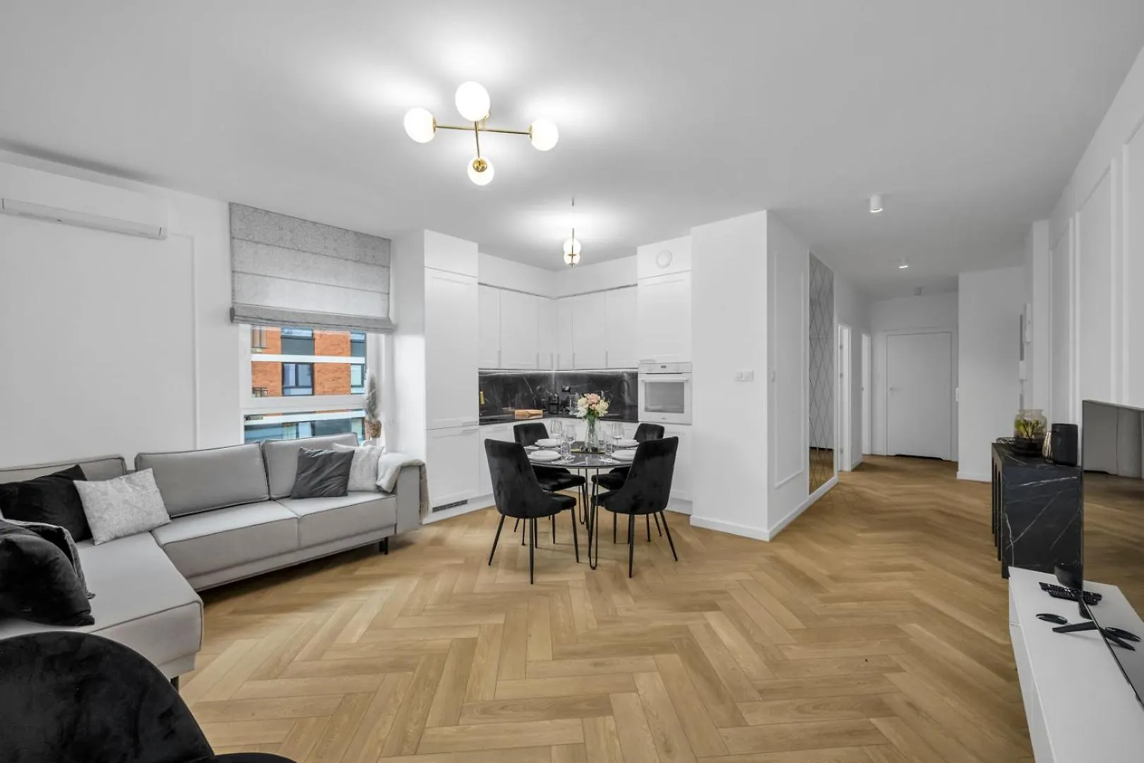 61M2 Wlochy Apt - Parking, Gym, Balcony, Workspace - By Rentujemy Warsaw Apartment