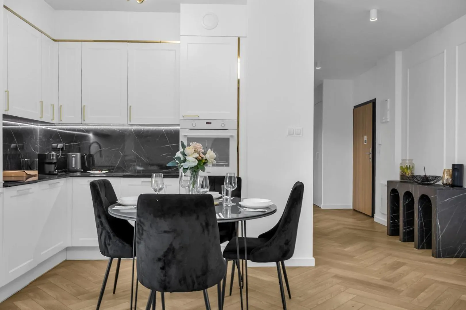 Apartment 61M2 Wlochy Apt - Parking, Gym, Balcony, Workspace - By Rentujemy Warsaw Poland
