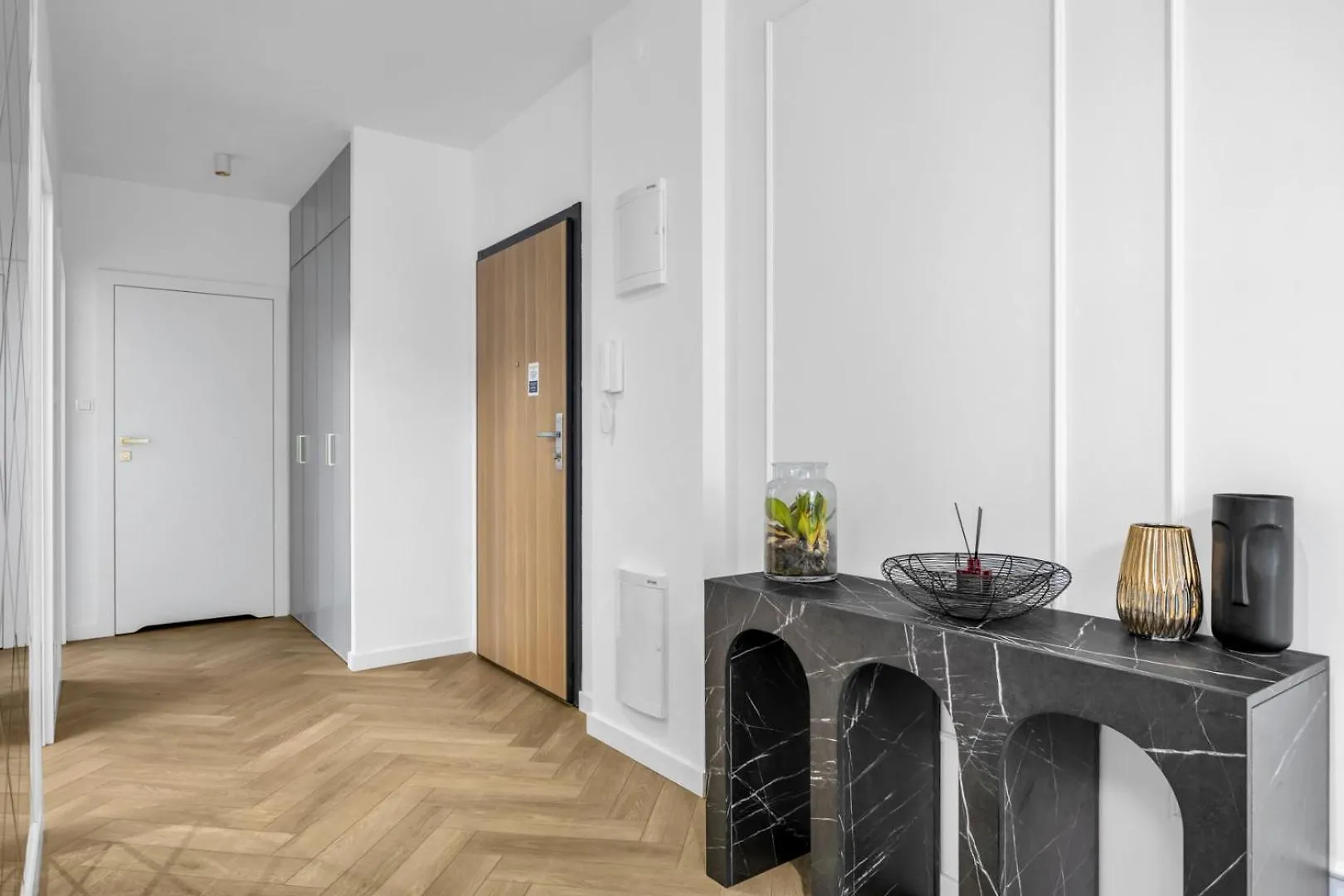 Apartment 61M2 Wlochy Apt - Parking, Gym, Balcony, Workspace - By Rentujemy Warsaw