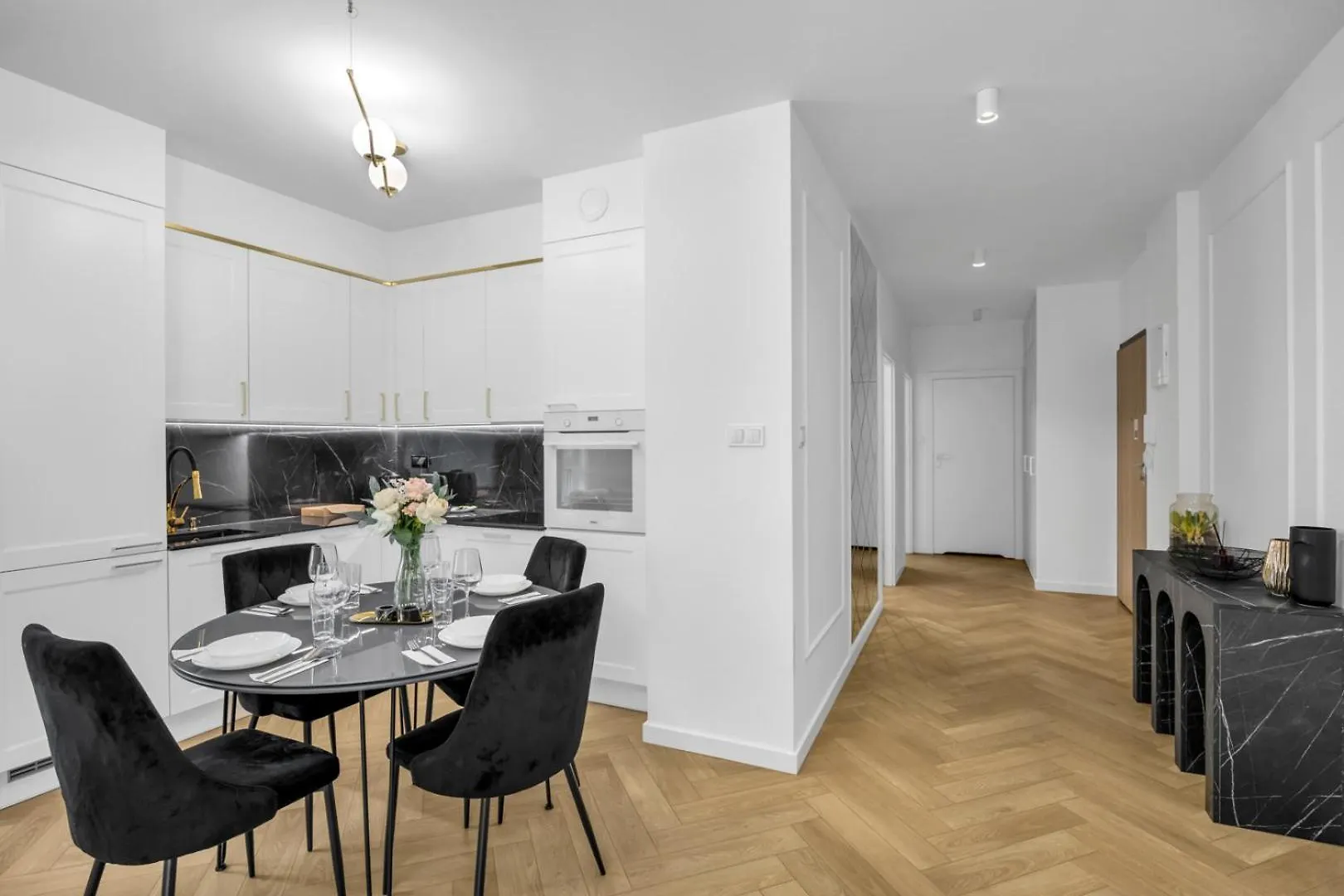 61M2 Wlochy Apt - Parking, Gym, Balcony, Workspace - By Rentujemy Warsaw 0*,