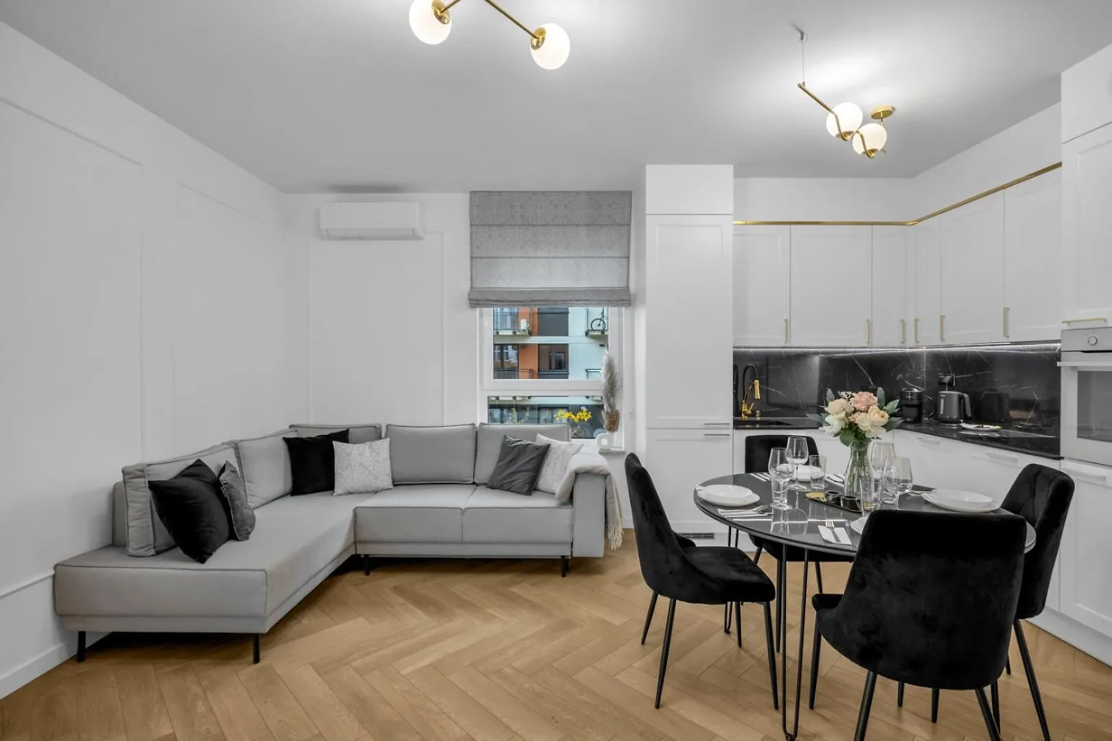 61M2 Wlochy Apt - Parking, Gym, Balcony, Workspace - By Rentujemy Warsaw