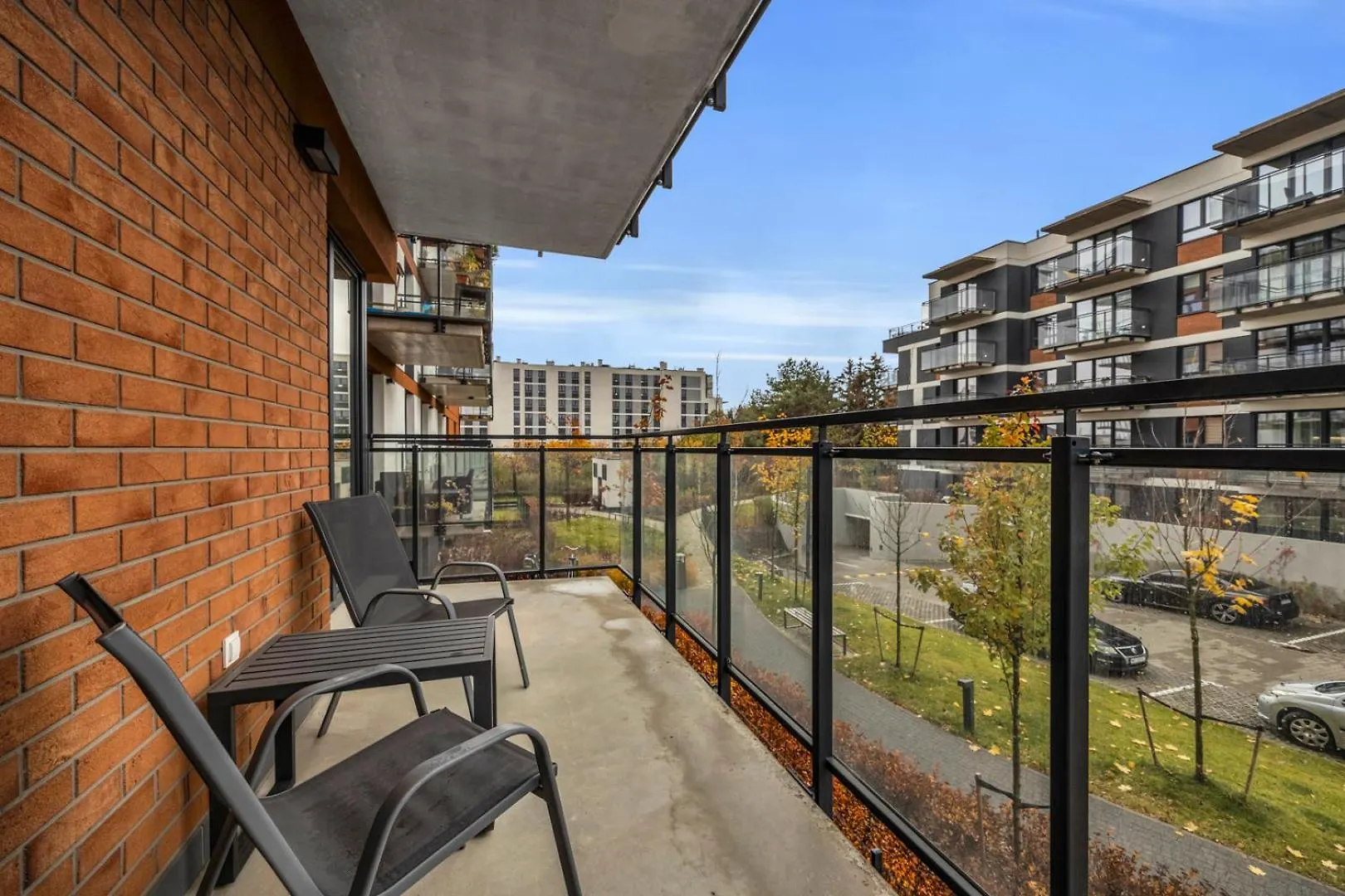 61M2 Wlochy Apt - Parking, Gym, Balcony, Workspace - By Rentujemy Warsaw